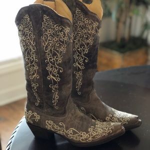 Women’s size 7 leather Corral cowboy boots